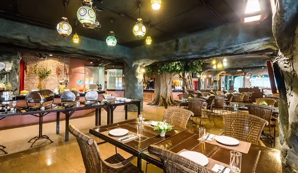 Greens and Cheese restaurant at Dang Derm Hotel